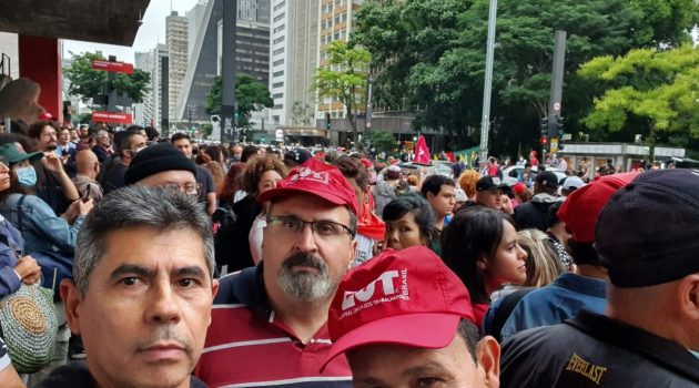 Dirigentes sindicais do SIPETROL-SP participam de Ato pela Democracia na Av. Paulista